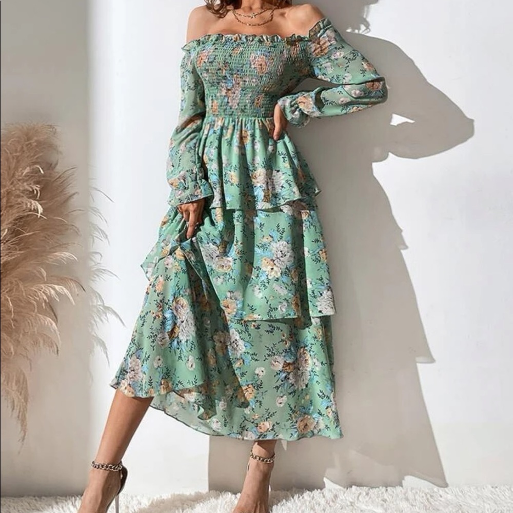 Boho floral print  off shoulder shirred layered hem maxi dress - Picture 9 of 15